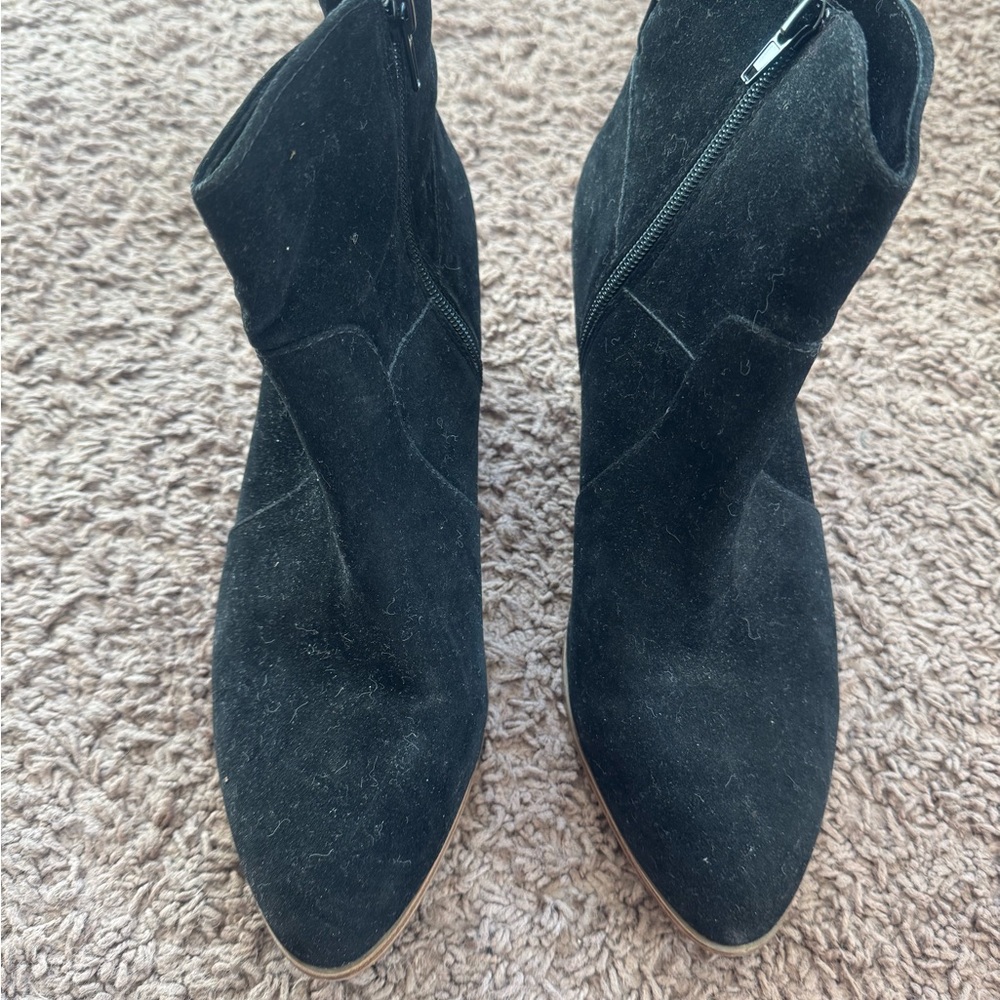 Amazon Essentials Black Faux Suede Ankle Boots Block Wooden Heel Western 9.5 - Picture 3 of 9